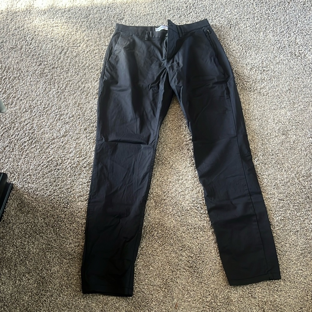 Black athletic taper pants in excellent shape